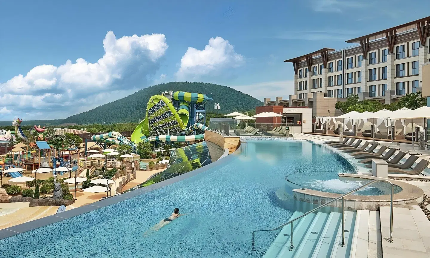 Shinhwa Jeju Shinhwa World Hotel & Resorts OUTDOOR_POOL