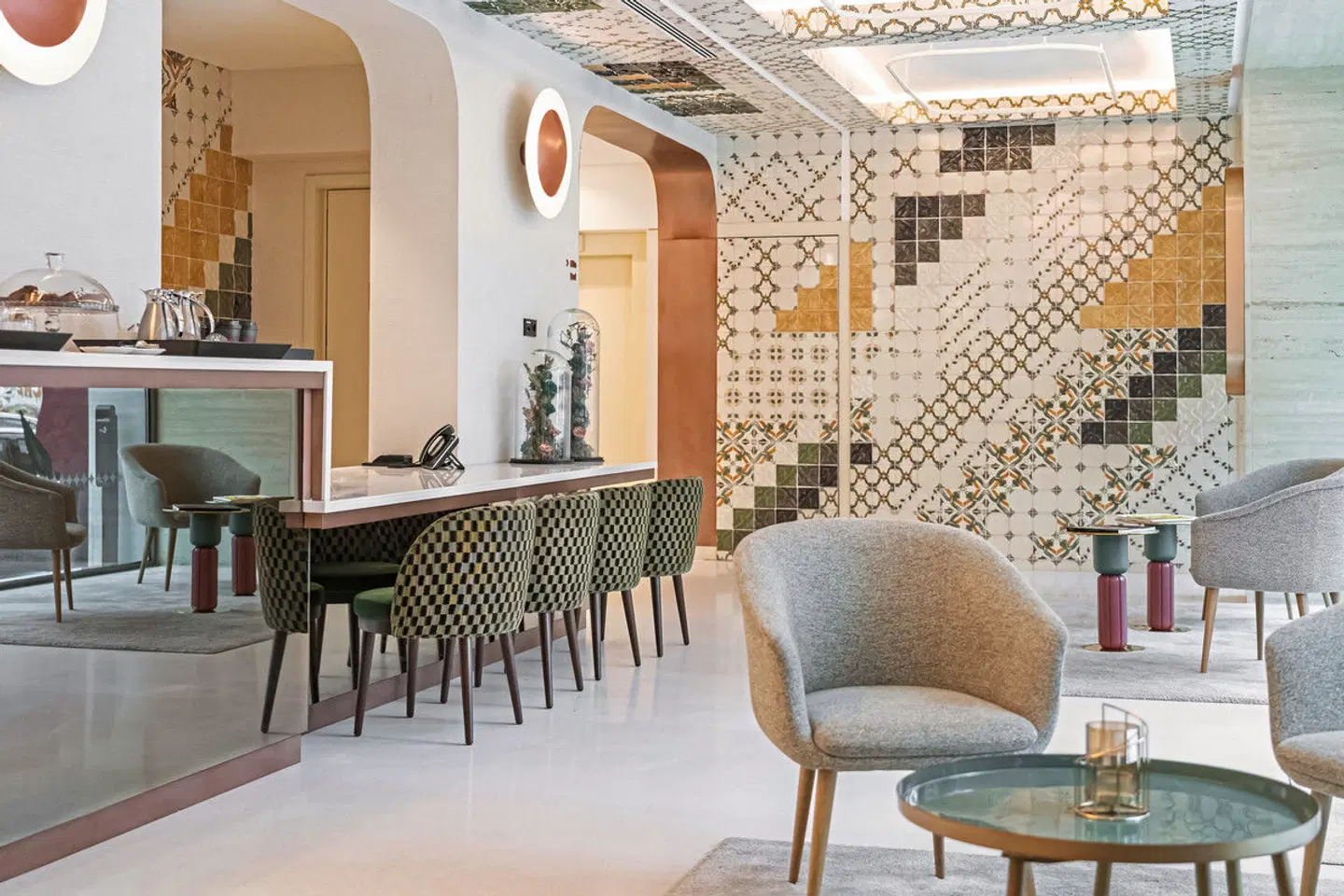 Luster Hotel Bar