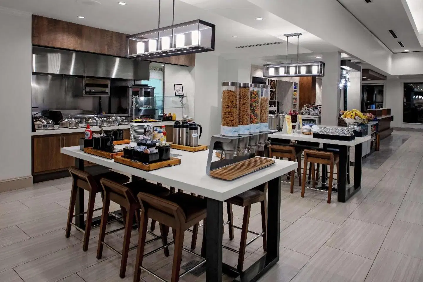 Hilton Garden Inn Atlanta Perimeter Center Bar