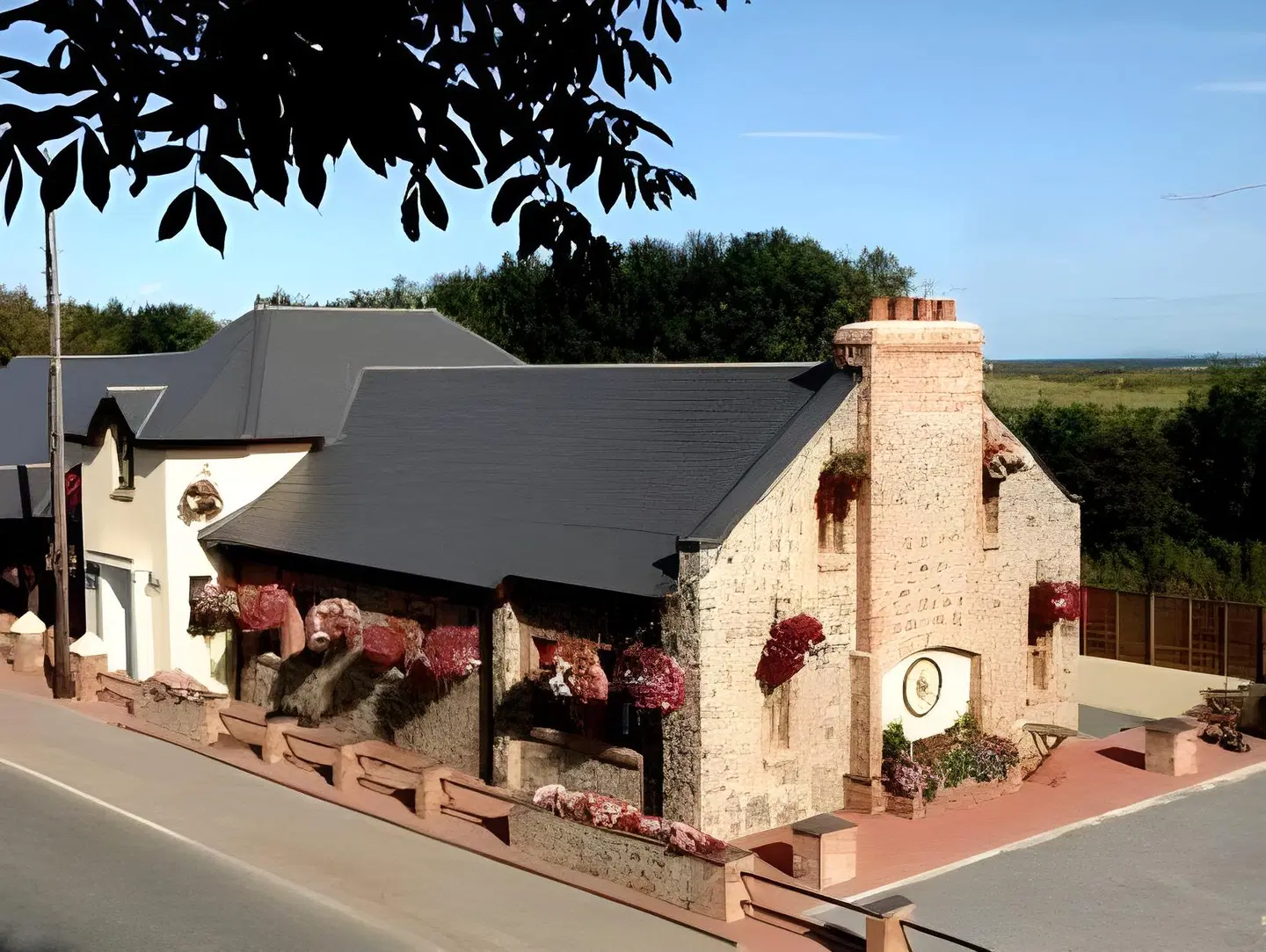 New Overlander Inn EXTERIOR