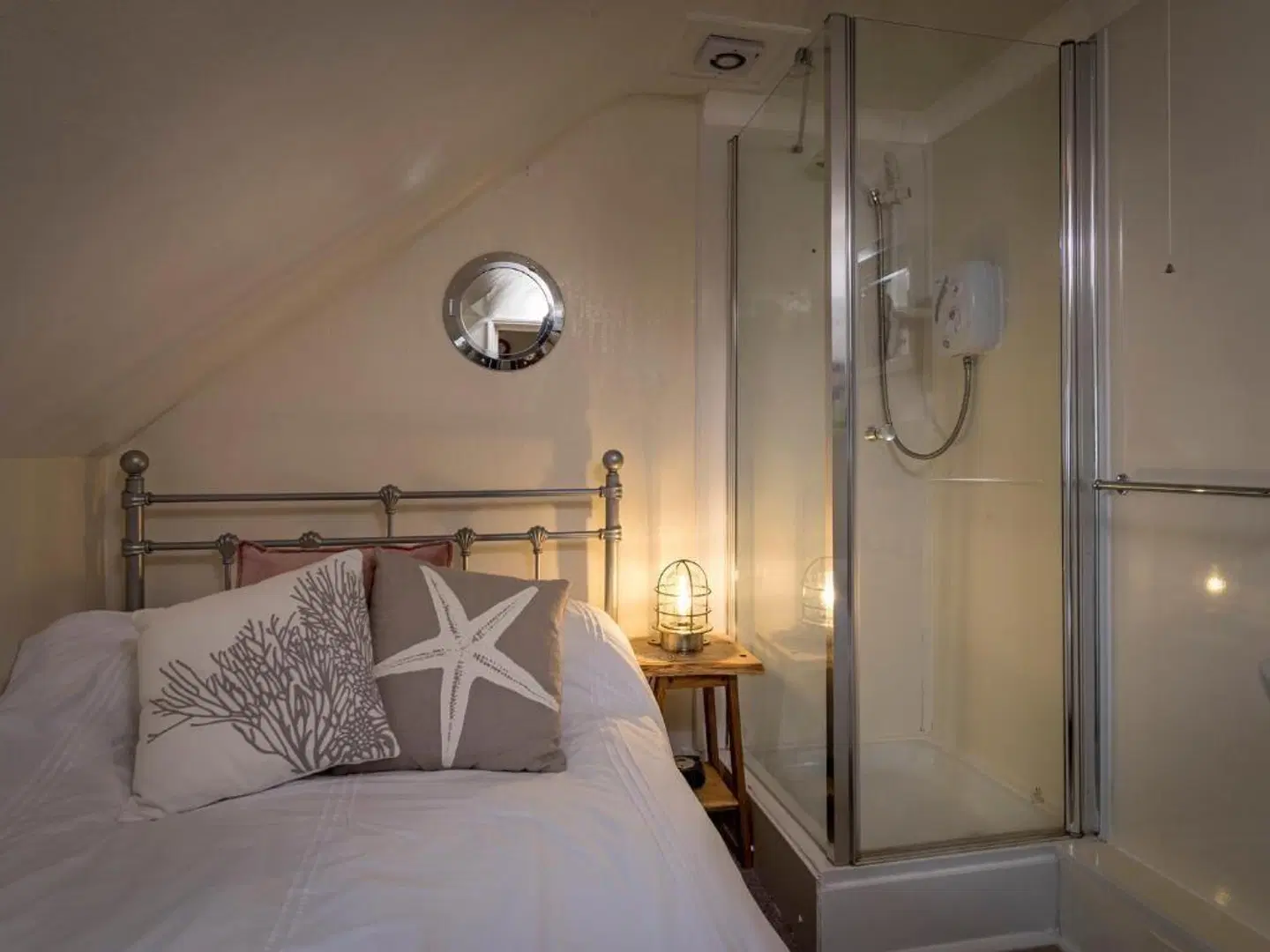 Channel View Guest House ROOM_EXAMPLE