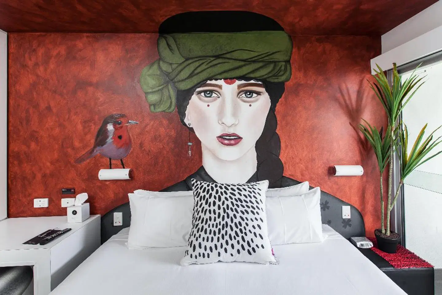 Majestic Minima Hotel PEOPLE