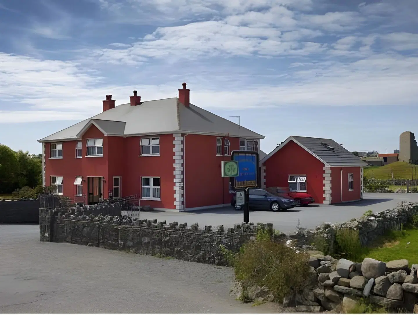 Moloney House EXTERIOR