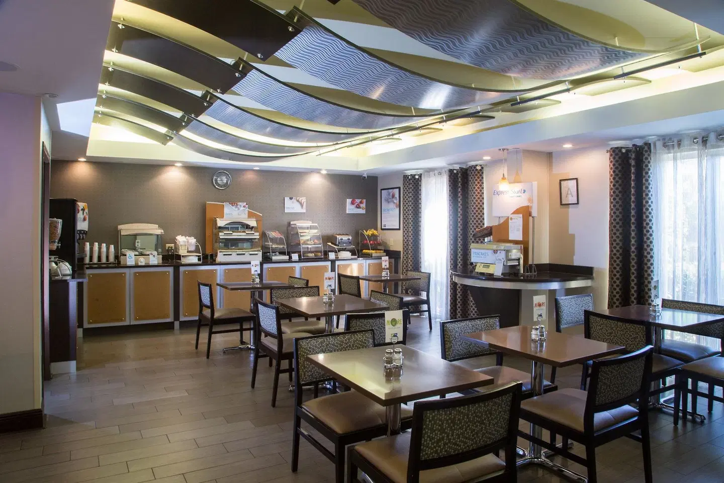 Holiday Inn Express & Suites Oxford by IHG Restaurant