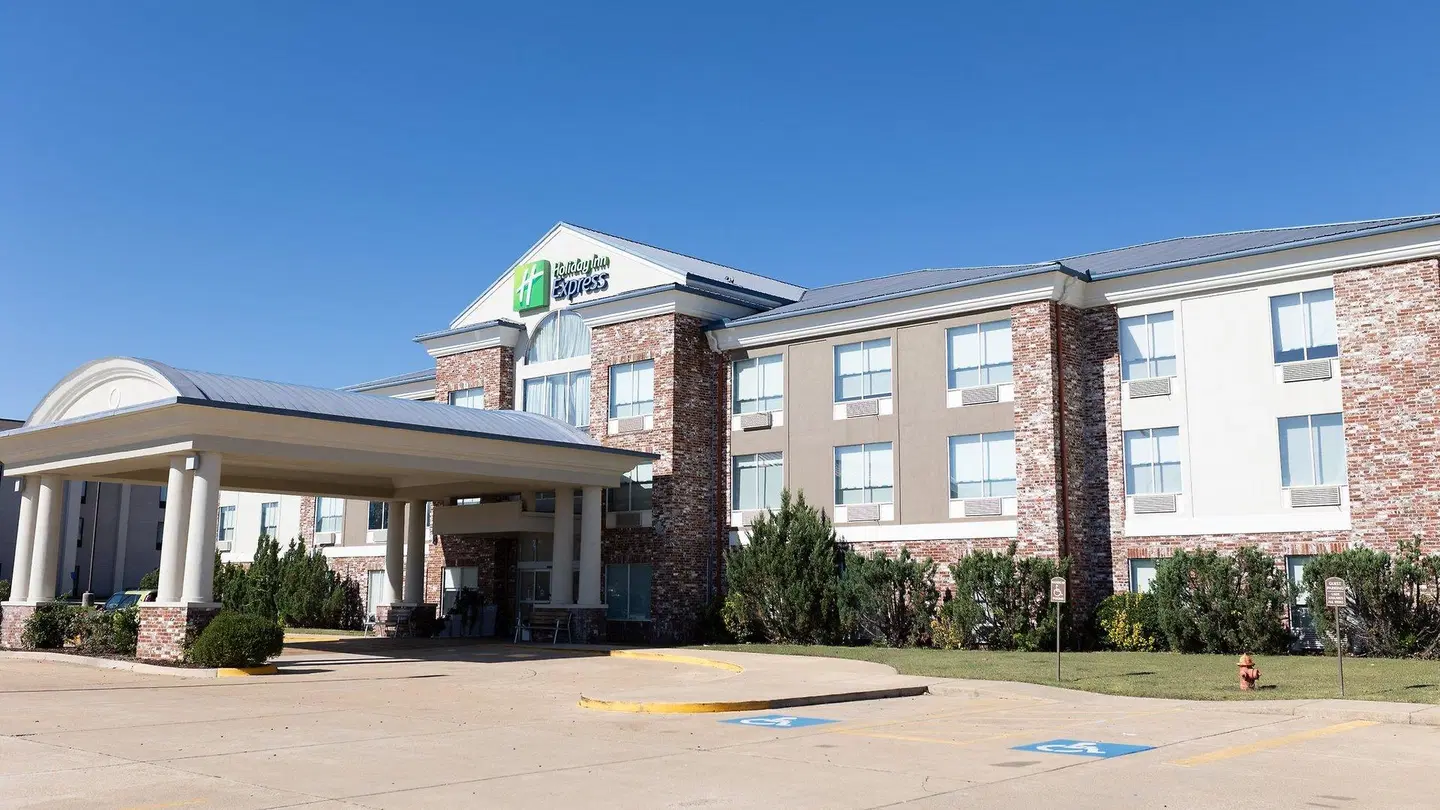 Holiday Inn Express Mountain Home EXTERIOR