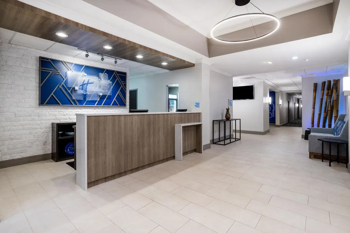 Holiday Inn Express & Suites Tampa - I-75 @ Bruce B. Downs by IHG LOUNGE_LOBBY