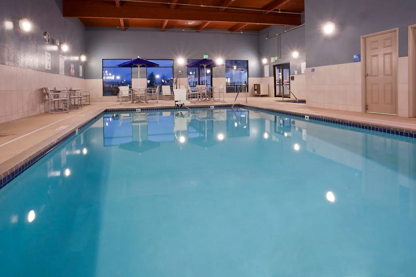Holiday Inn Express & Suites Minneapolis (Golden Valley) by IHG Hallenbad