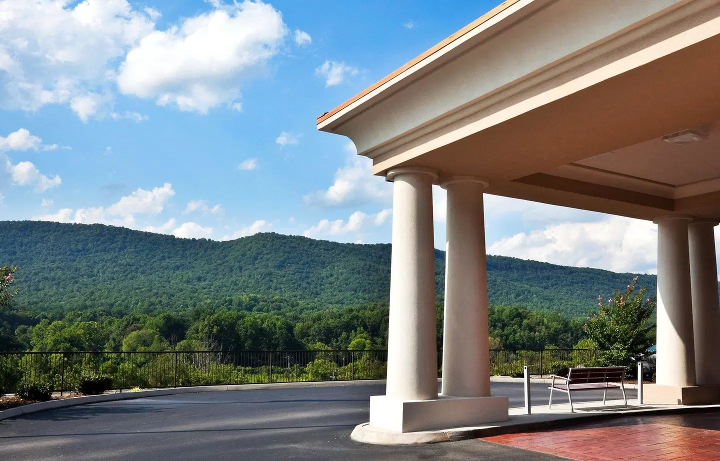 Holiday Inn Express & Suites Harriman by IHG Terrasse