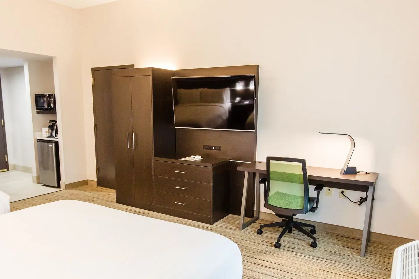 Holiday Inn Express & Suites Harriman by IHG ROOM_EXAMPLE