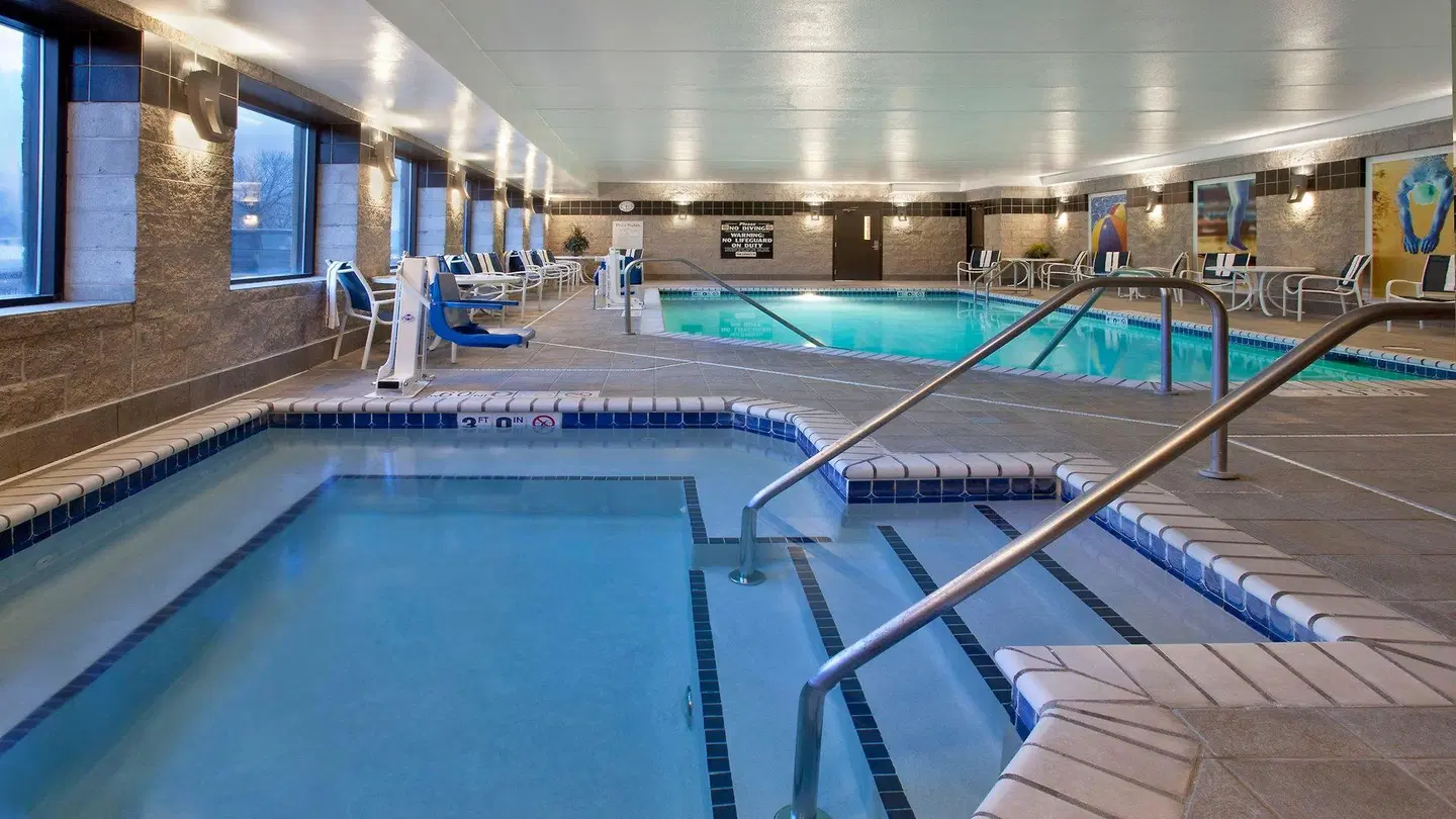 Holiday Inn Express & Suites Eden Prairie - Minnetonka by IHG Hallenbad