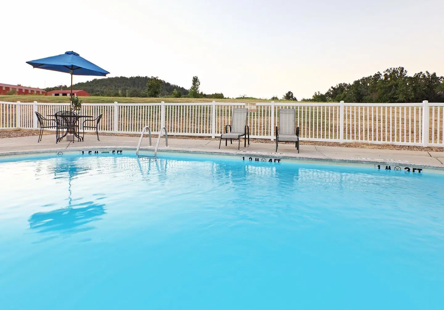 Holiday Inn Express Mountain Home OUTDOOR_POOL