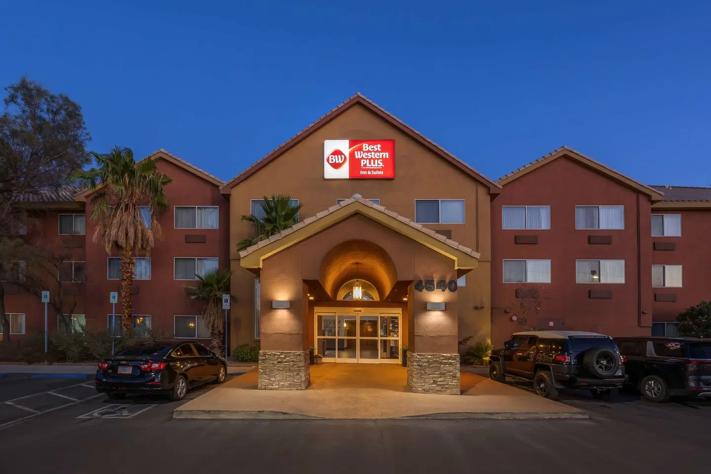 Best Western Plus North Las Vegas Inn & Suites EXTERIOR
