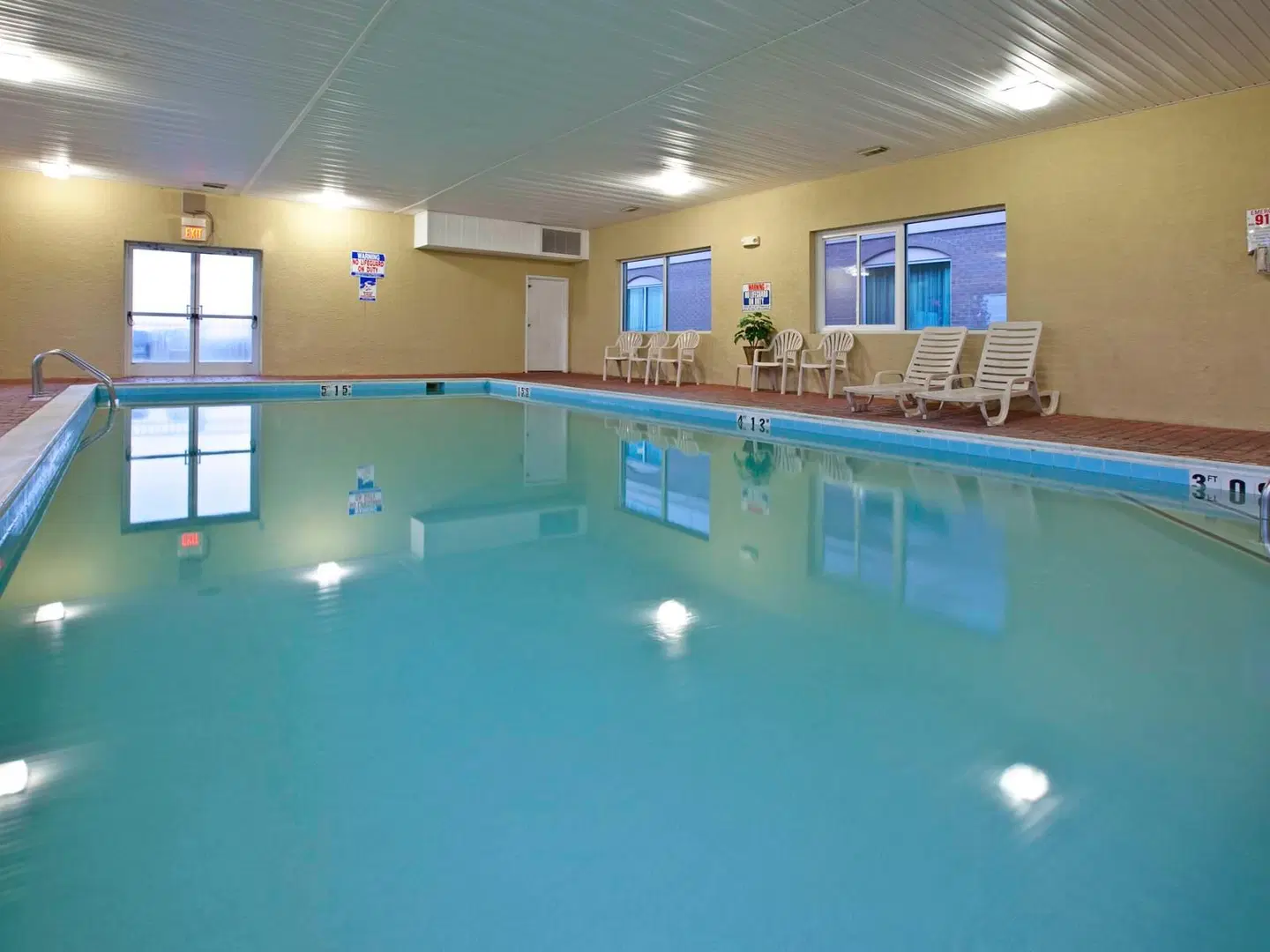 Holiday Inn Express Richmond Hallenbad