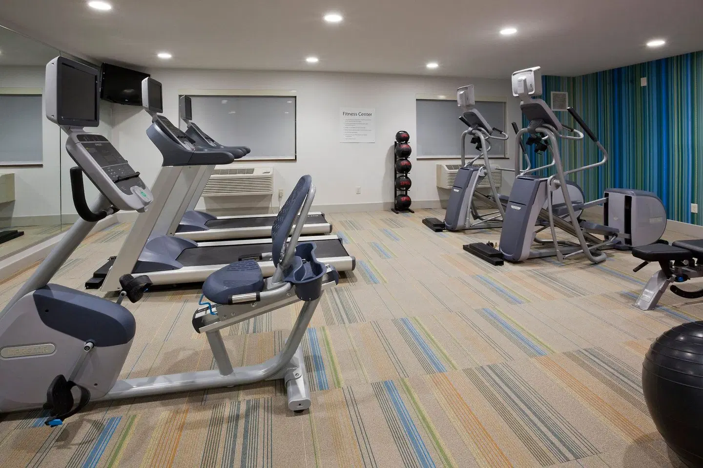 Holiday Inn Express & Suites Minneapolis (Golden Valley) by IHG SPORTS_AND_LEISURE