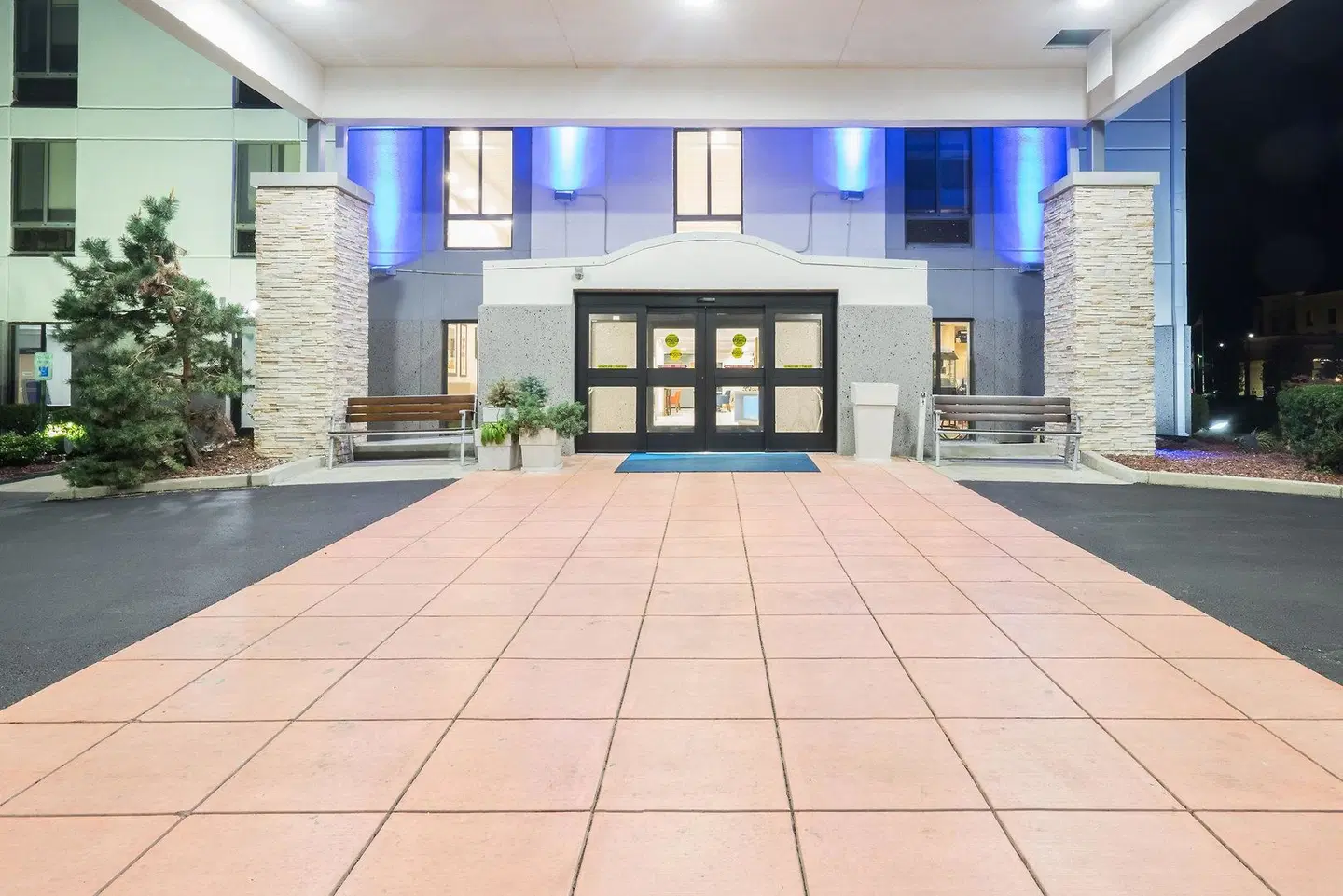 Holiday Inn Express & Suites Louisville East by IHG LOUNGE_LOBBY