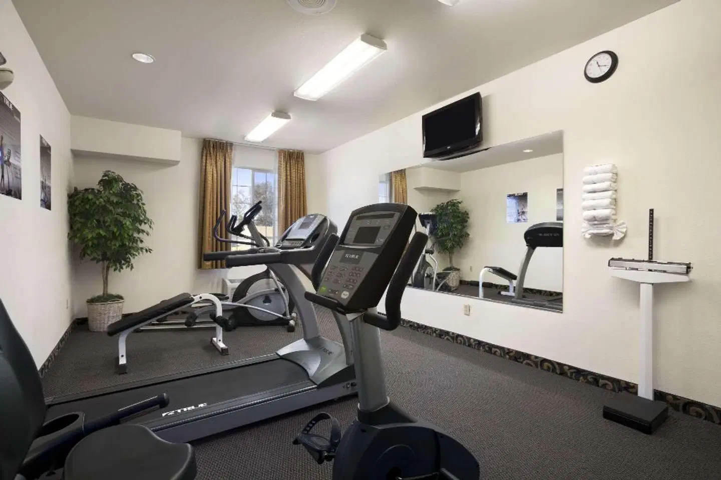 Ramada by Wyndham Williams SPORTS_AND_LEISURE