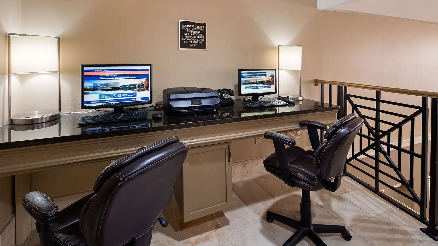 Best Western Plus Ambassador Suites Venice ROOM_EXAMPLE