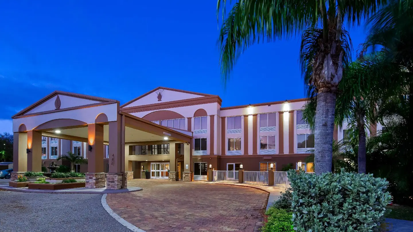 Best Western Plus Ambassador Suites Venice EXTERIOR