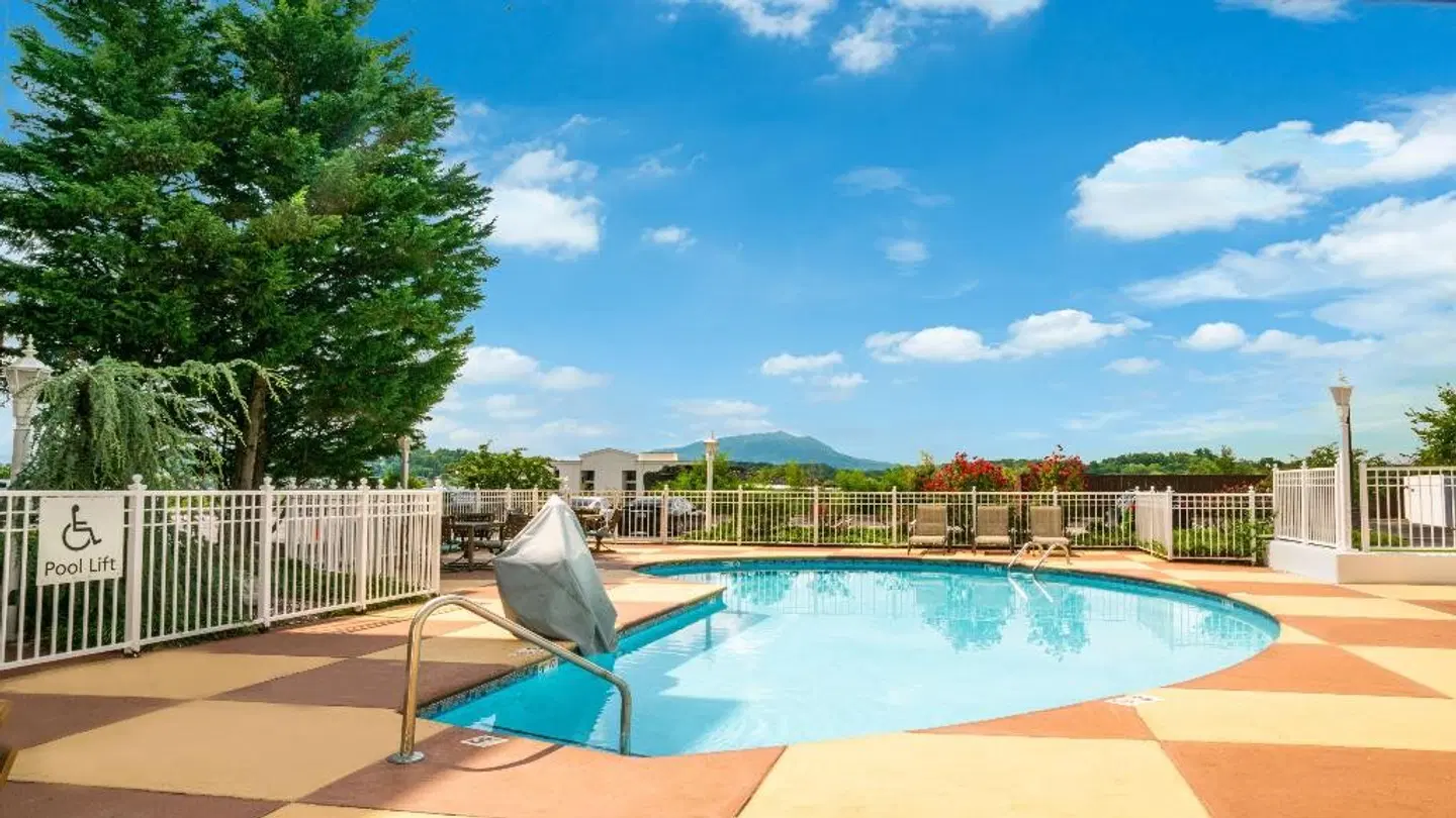 Holiday Inn Express & Suites Pigeon Forge - Sevierville by IHG OUTDOOR_POOL