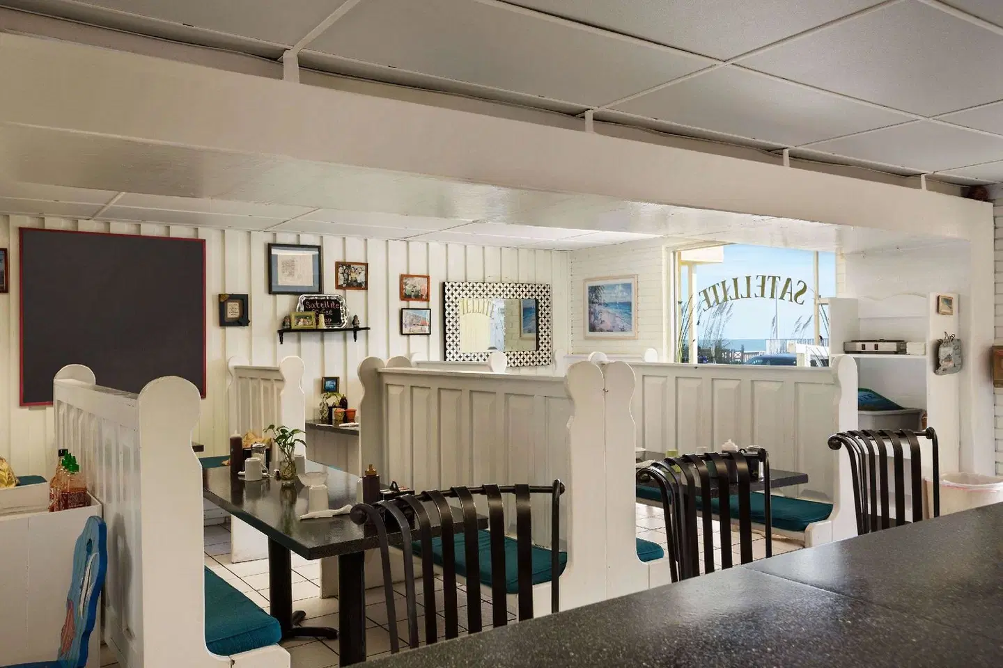 Howard Johnson by Wyndham Ocean City Oceanfront Bar