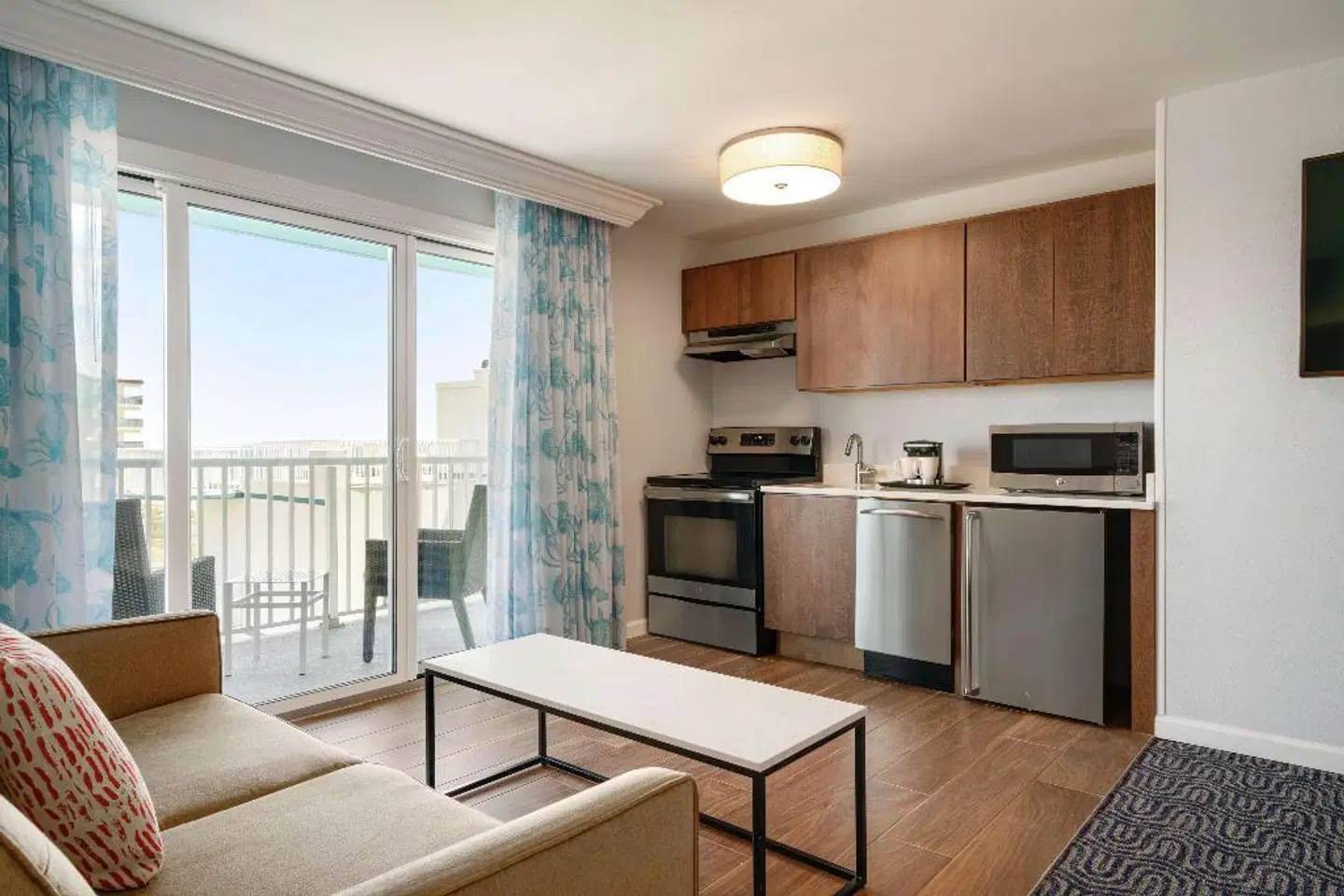DoubleTree by Hilton Ocean City Oceanfront ROOM_EXAMPLE