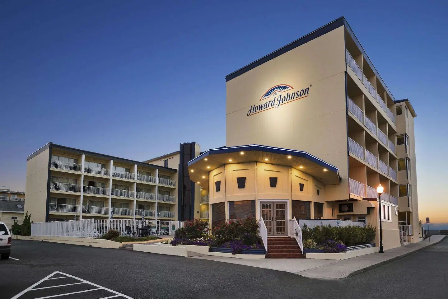 Howard Johnson by Wyndham Ocean City Oceanfront EXTERIOR