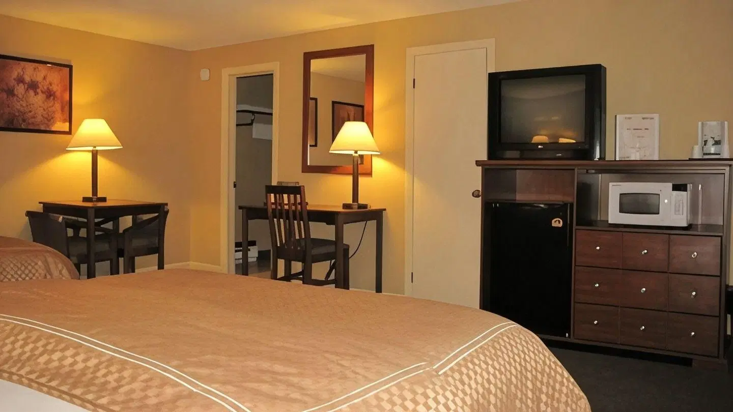 Mt. Madison Inn & Suites ROOM_EXAMPLE