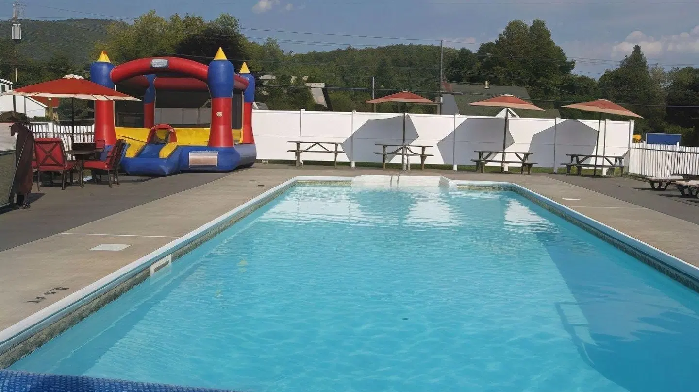Mt. Madison Inn & Suites OUTDOOR_POOL