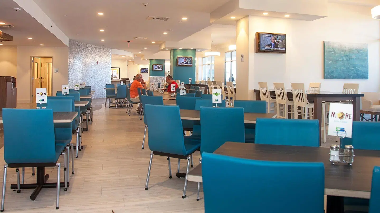 Holiday Inn Express & Suites Panama City Beach - Beachfront by IHG Bar