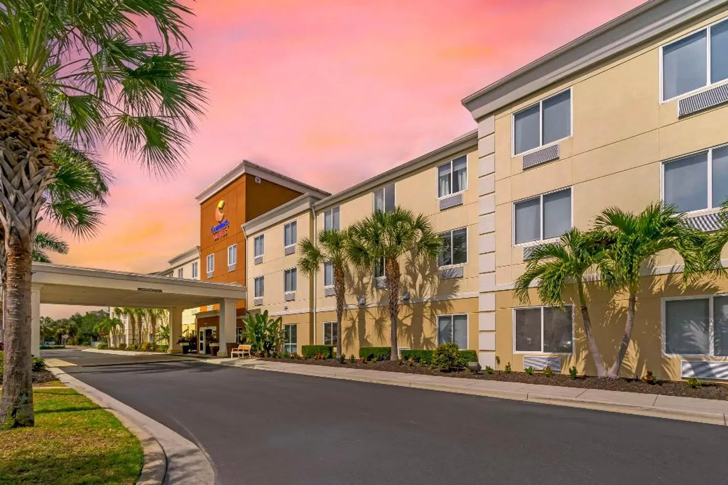 Comfort Suites - Sarasota / Little Sarasota Bay EXTERIOR