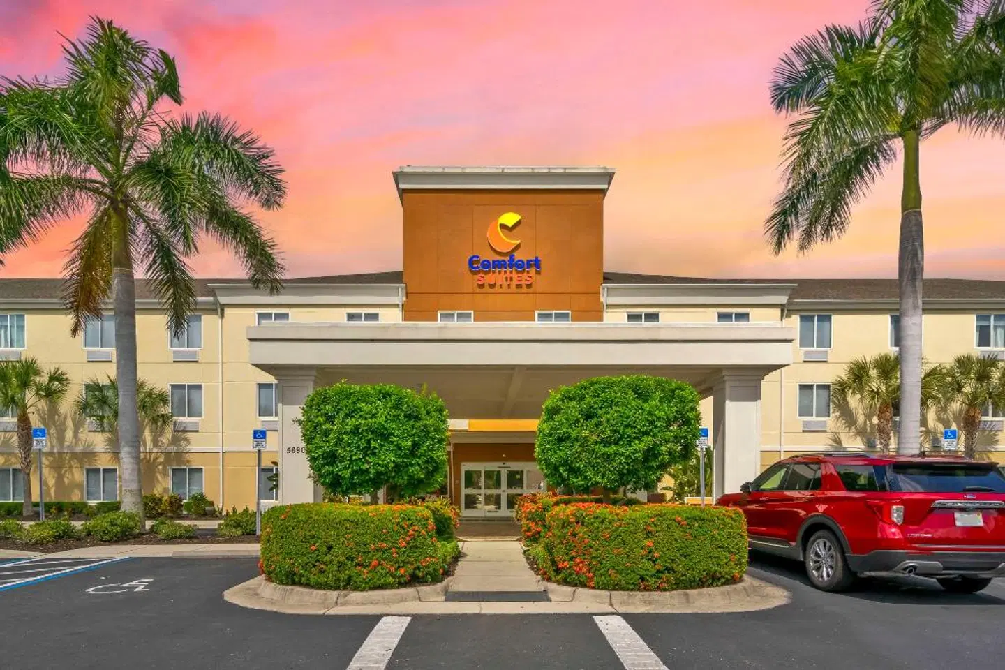Comfort Suites - Sarasota / Little Sarasota Bay EXTERIOR