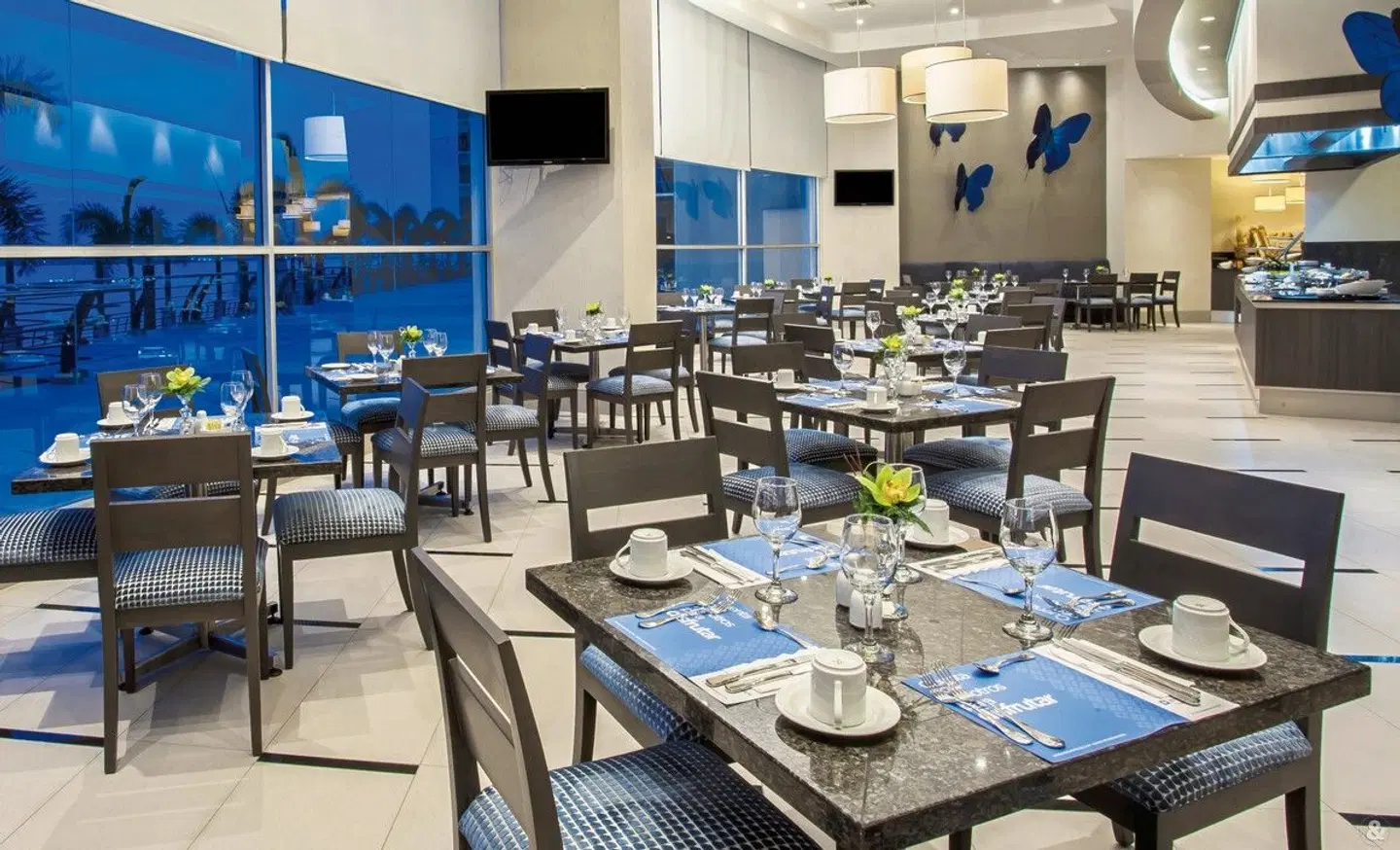 Wyndham Guayaquil Puerto Santa Ana Restaurant