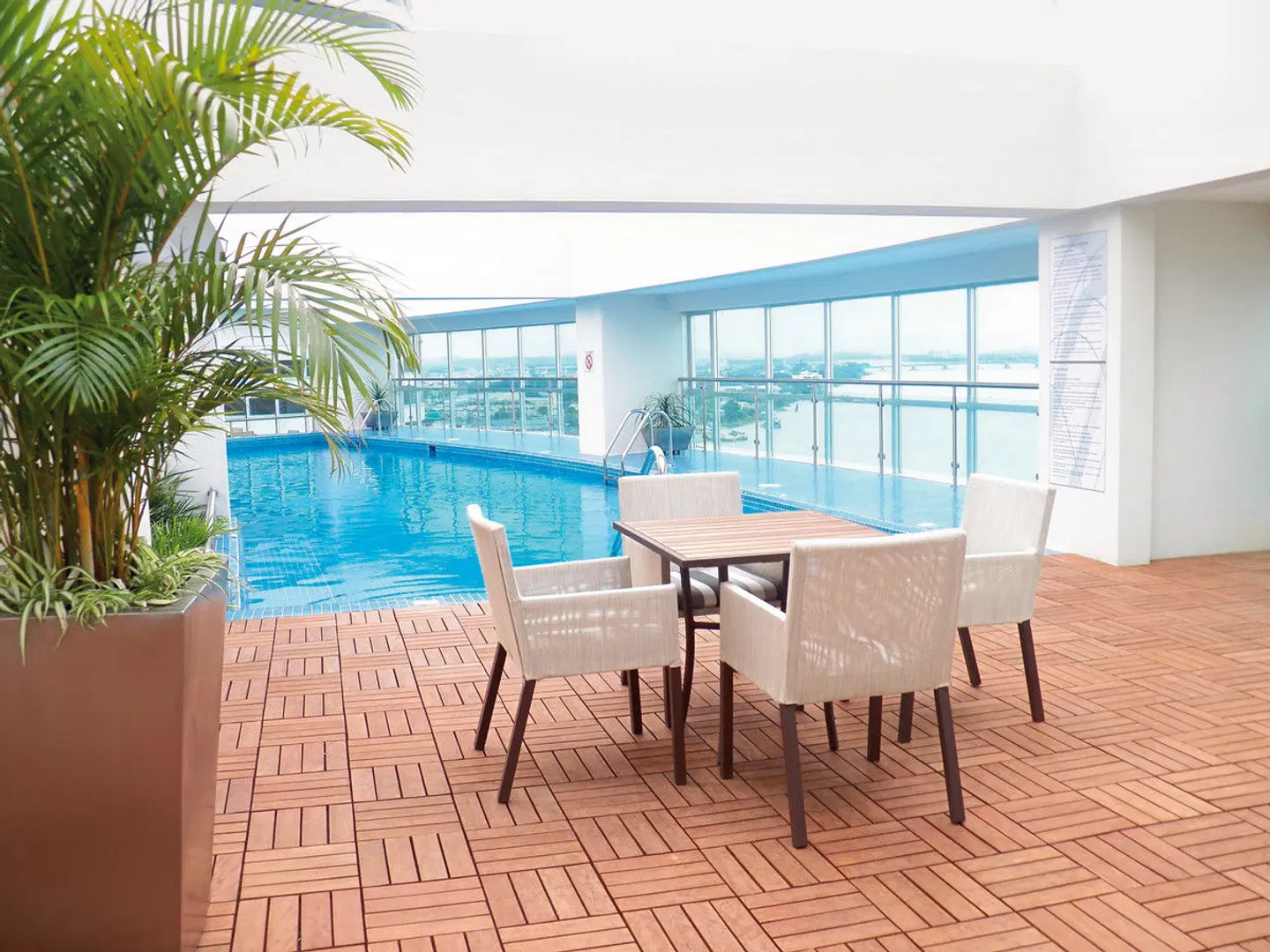 Wyndham Guayaquil Puerto Santa Ana Hallenbad