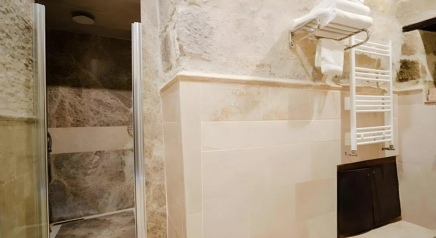 Sultan Cave Suites Badezimmer