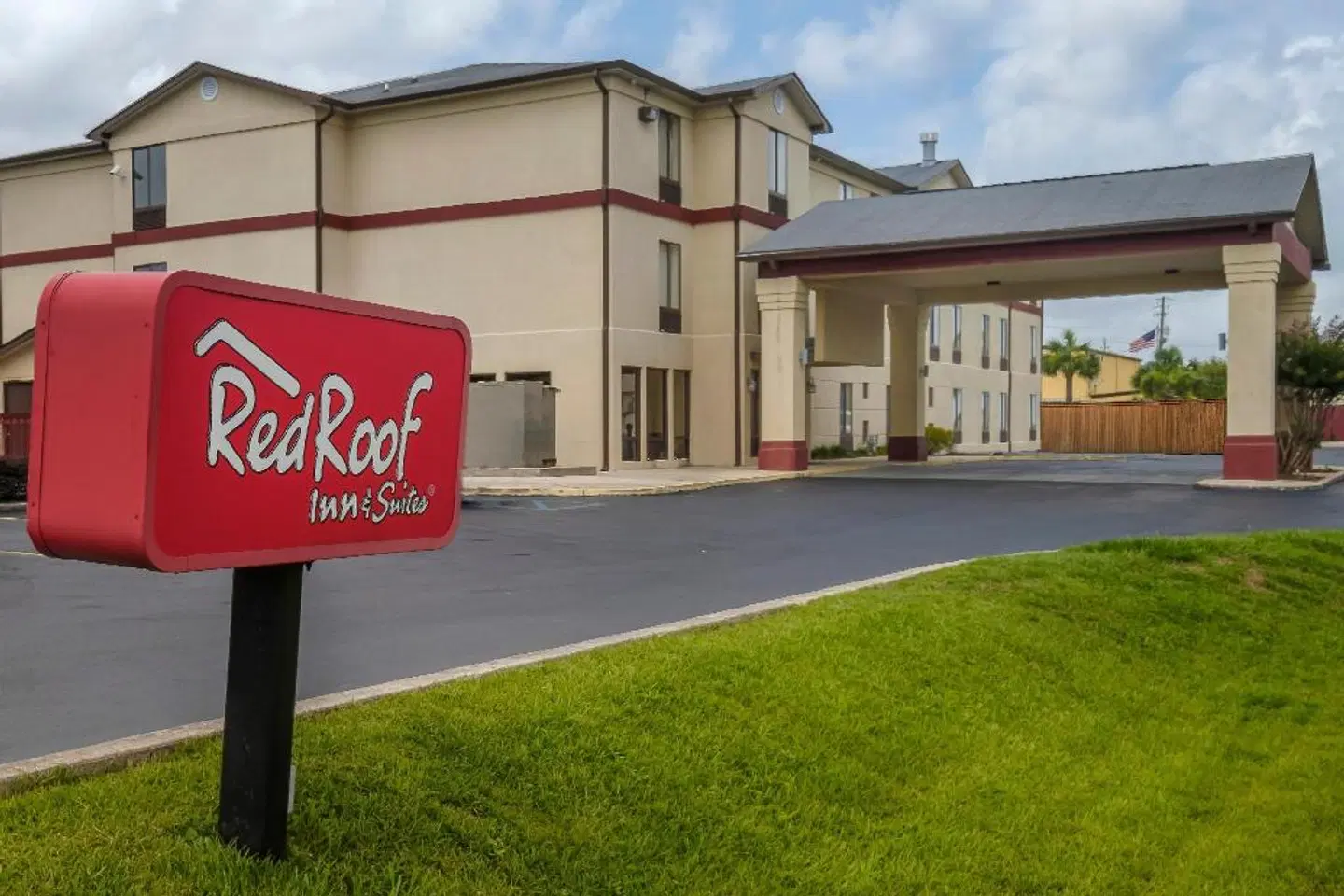 Red Roof Inn & Suites Mobile - Tillman's Corner EXTERIOR