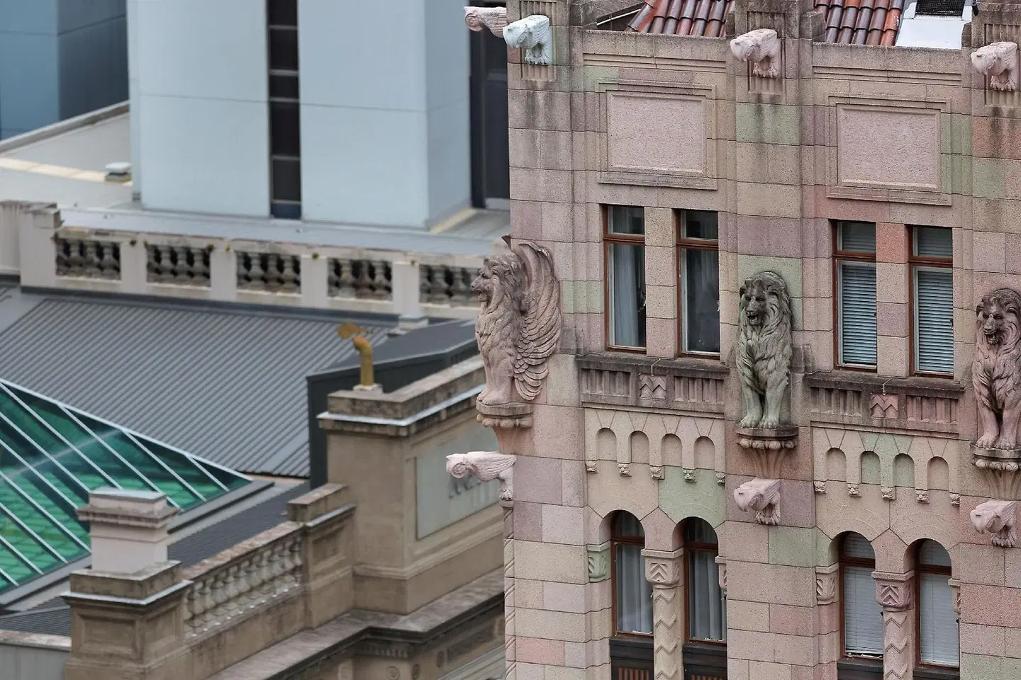 Manor Apartment Hotel EXTERIOR