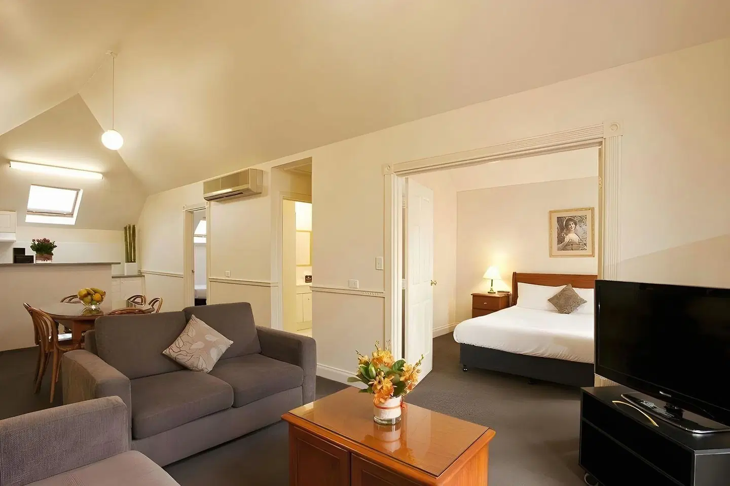 Majestic Old Lion Apartments ROOM_EXAMPLE