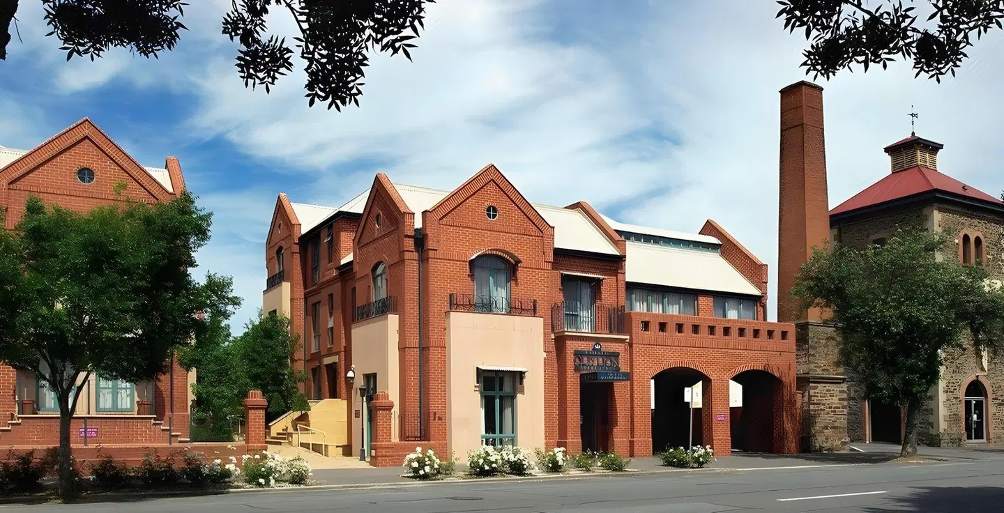 Majestic Old Lion Apartments EXTERIOR