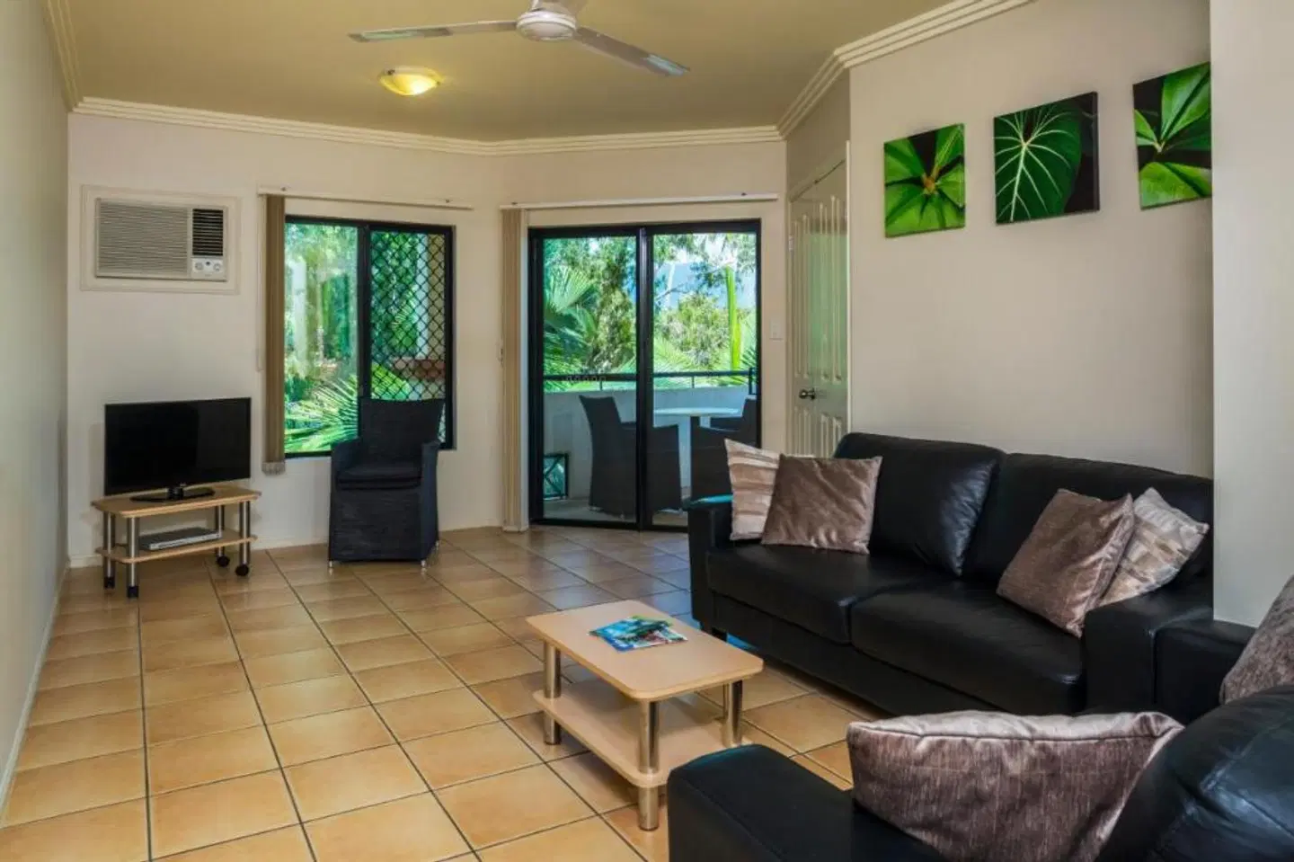 City Plaza Apartments ROOM_EXAMPLE