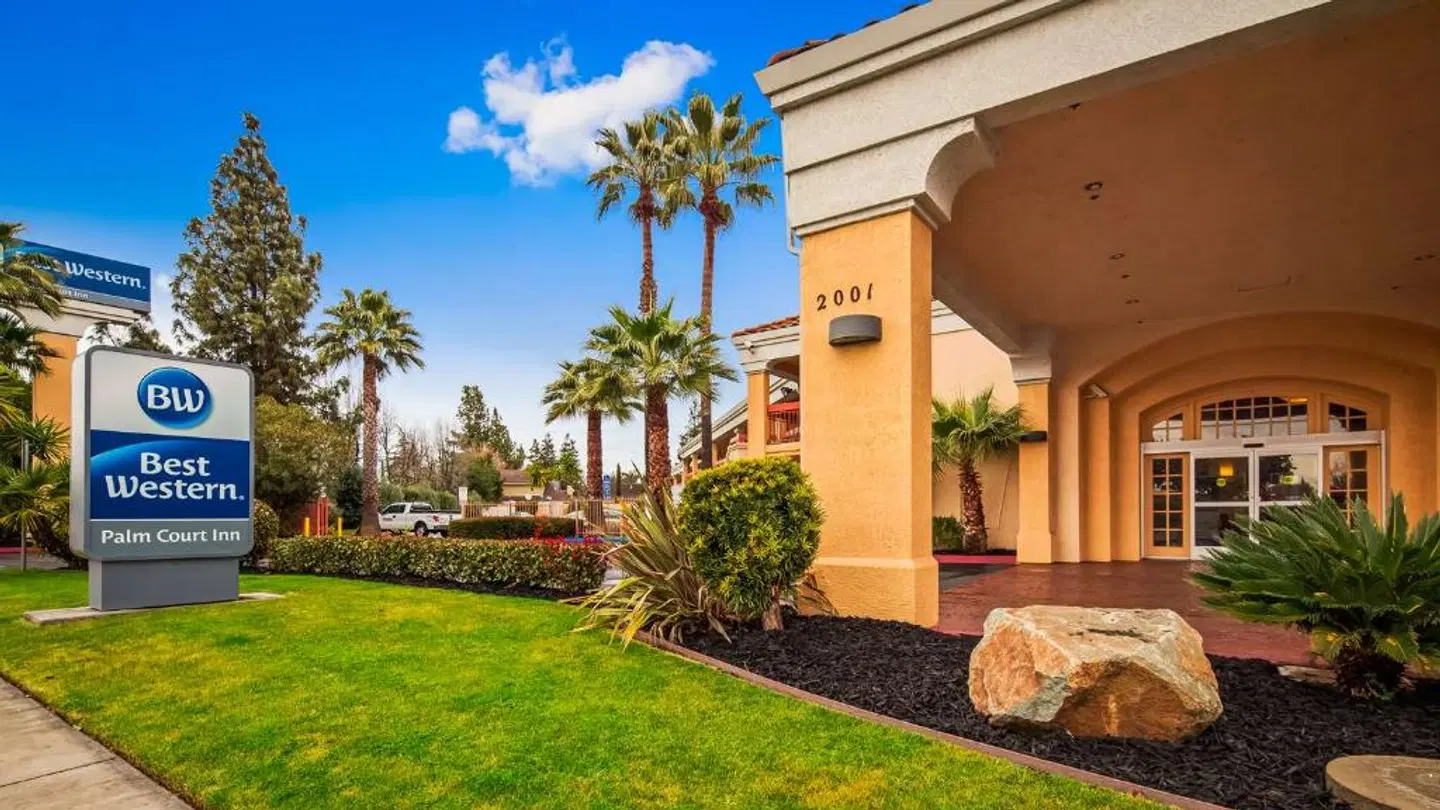 Best Western Palm Court Inn EXTERIOR