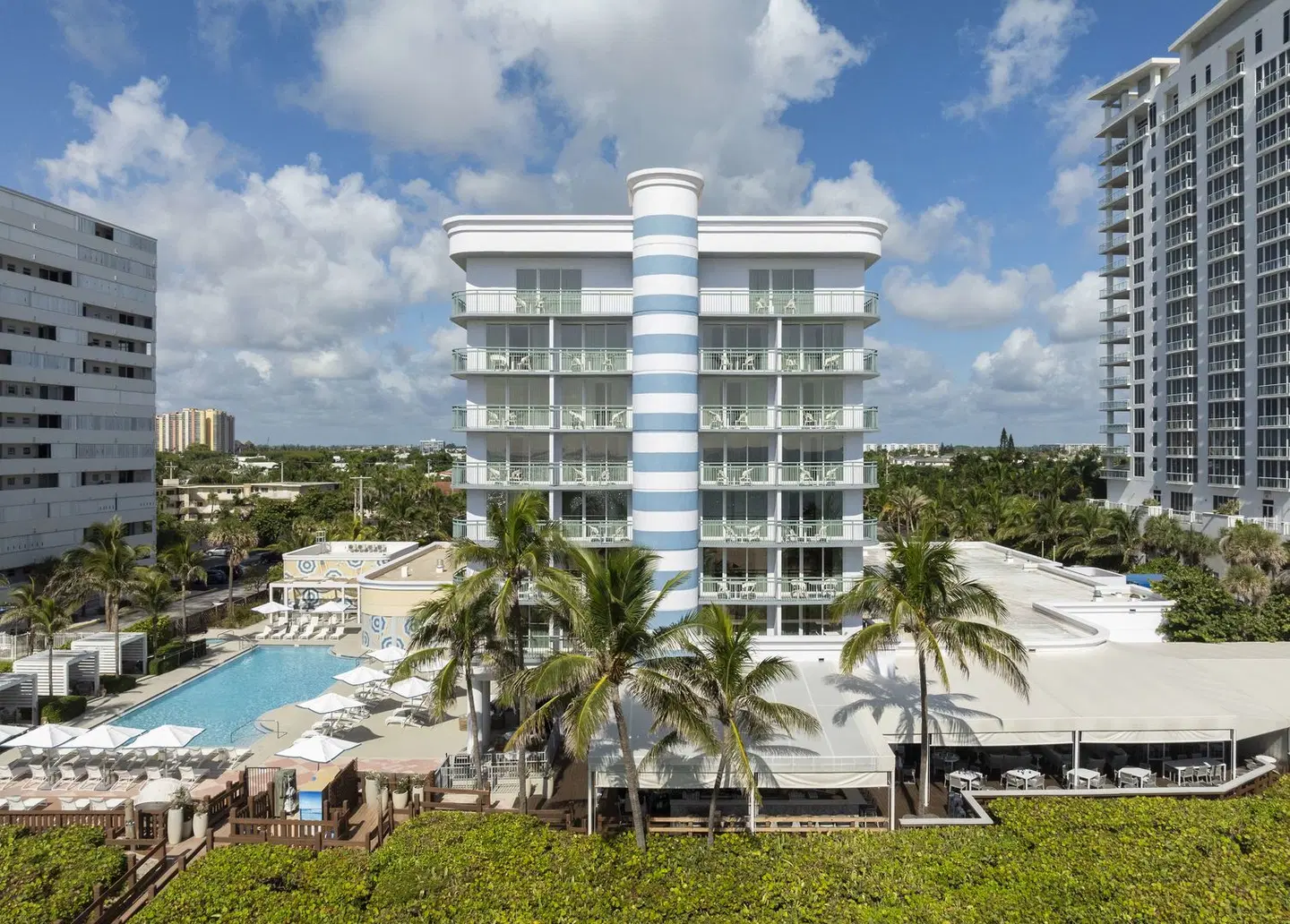 The Singer Oceanfront Resort, Curio Collection by Hilton EXTERIOR