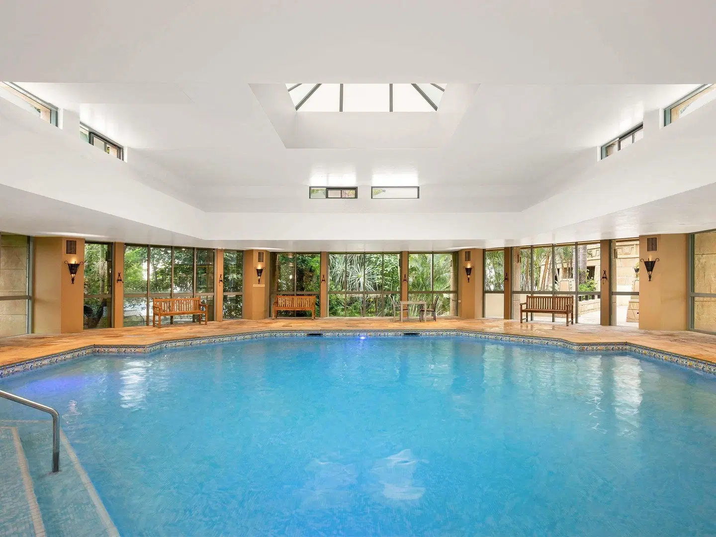 Mantra Sun City Surfers Paradise Hallenbad