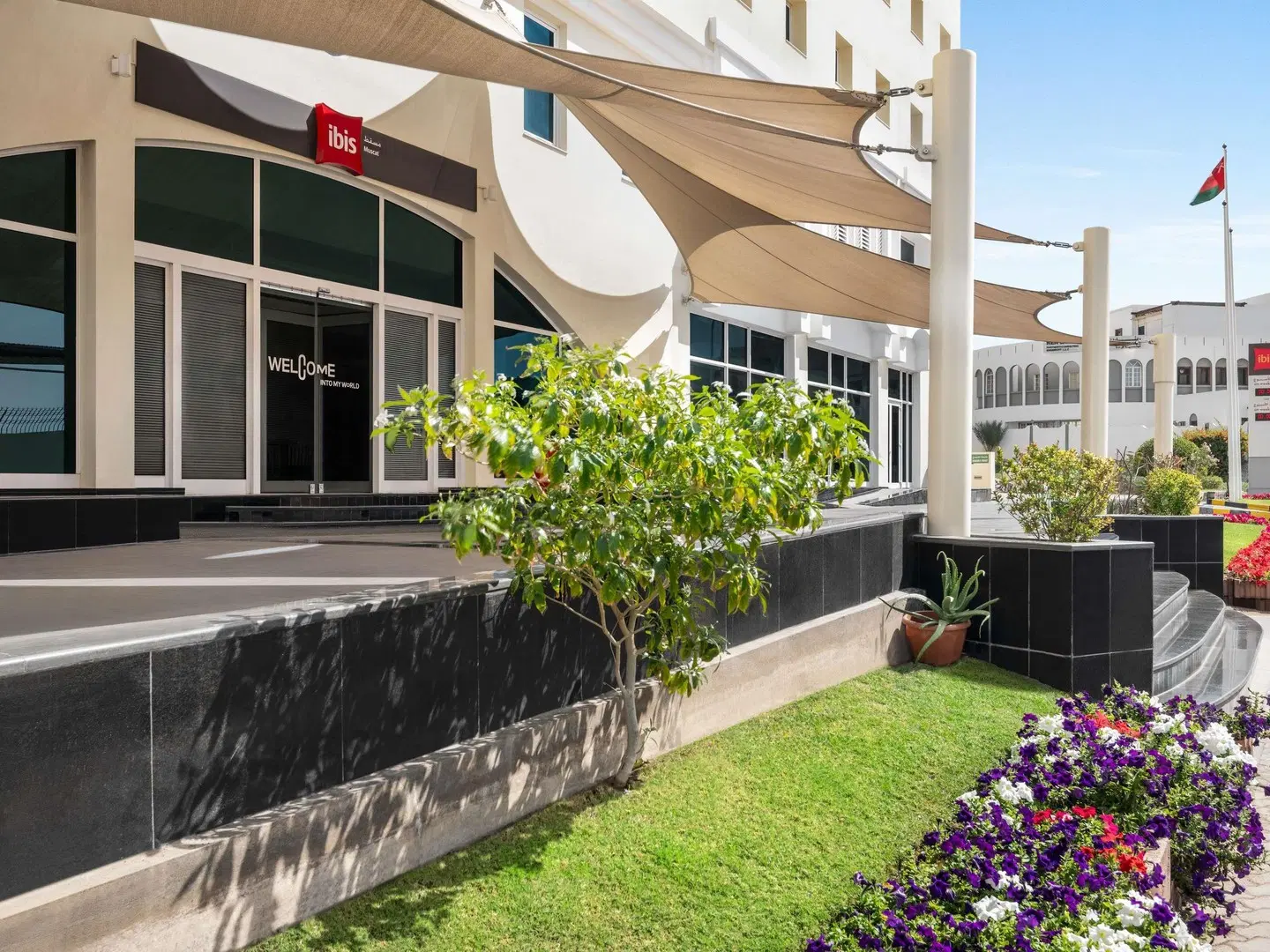 ibis Muscat EXTERIOR