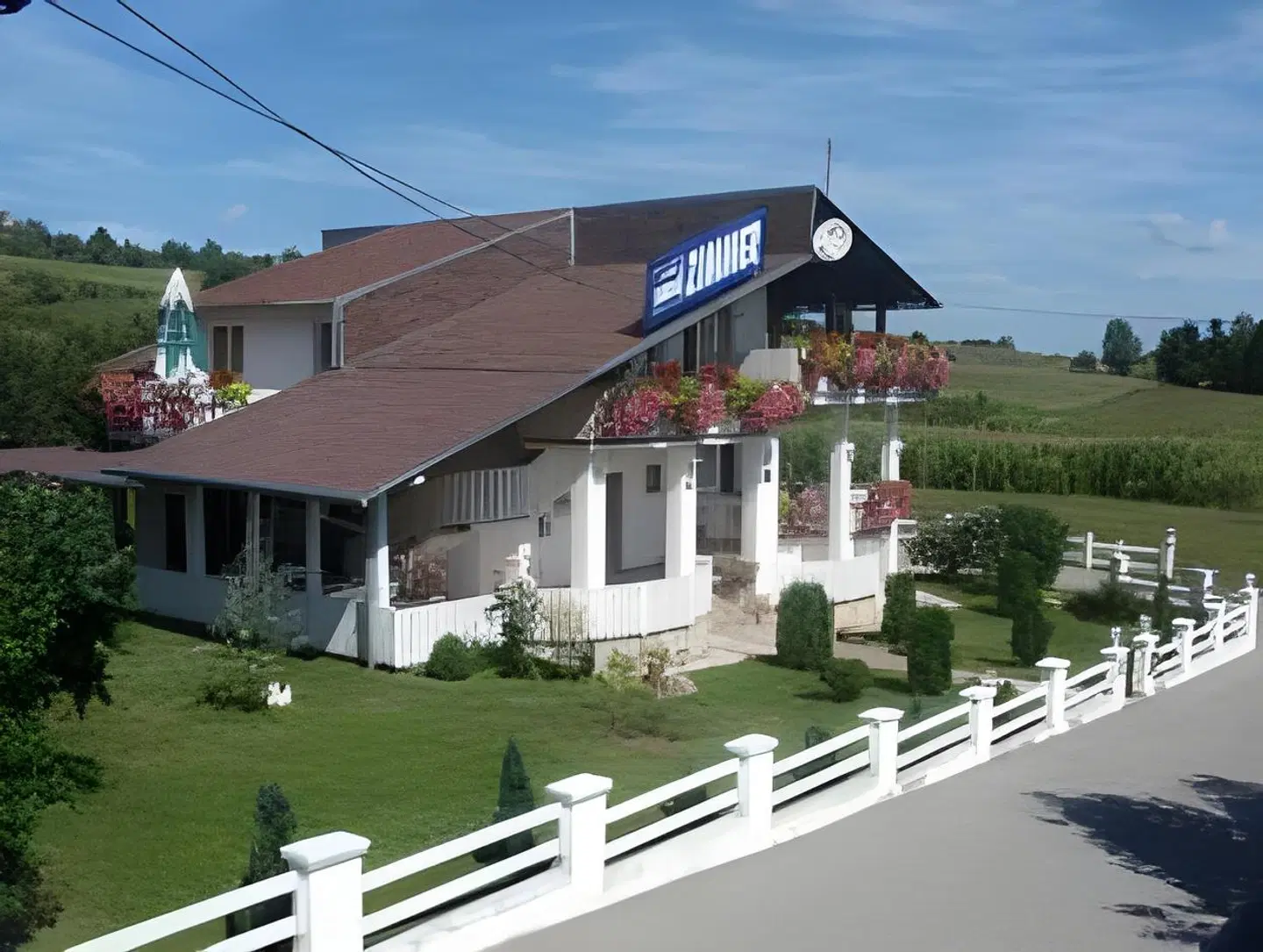 House Zupan EXTERIOR