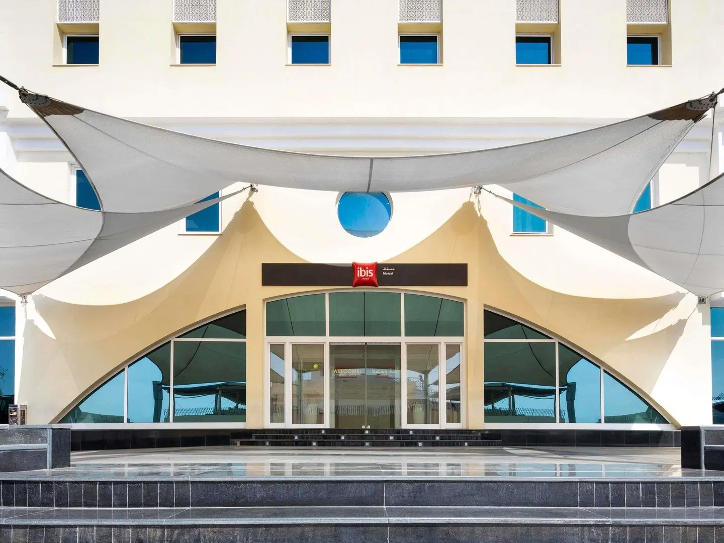 ibis Muscat EXTERIOR