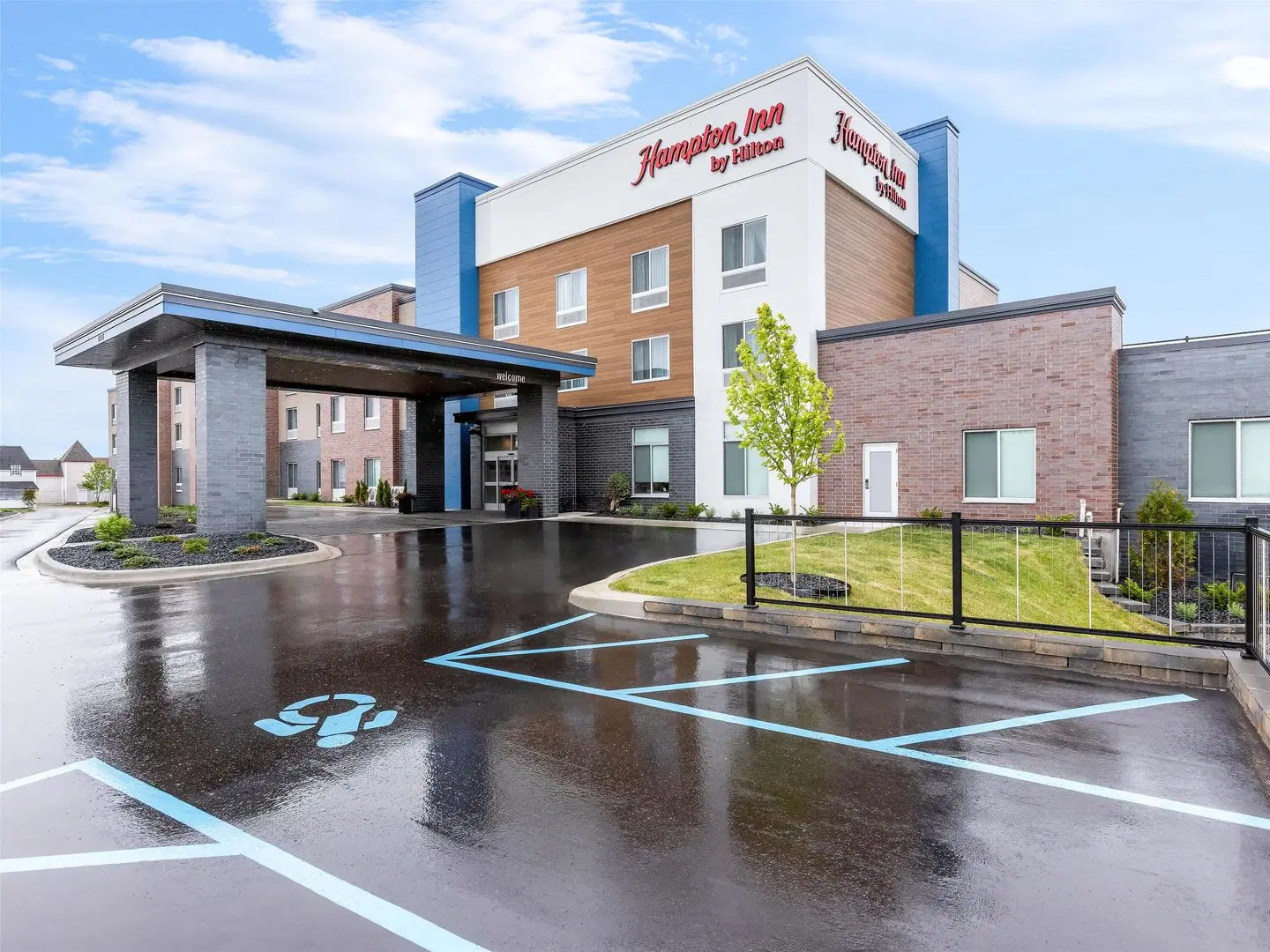Hampton Inn St Ignace Lakefront Mackinac EXTERIOR