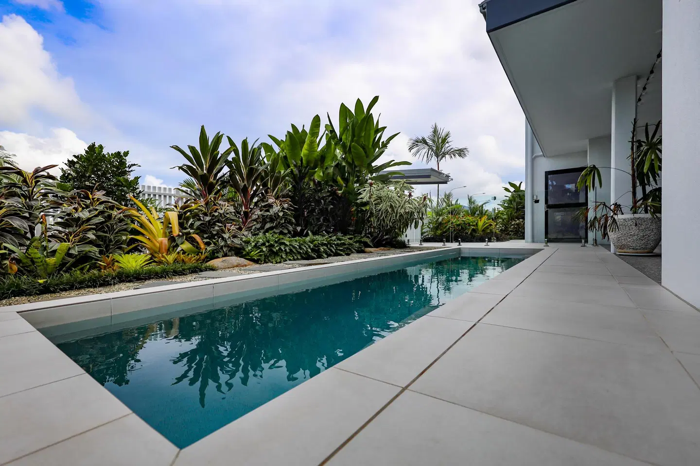Valle Vista Luxury Apartments OUTDOOR_POOL