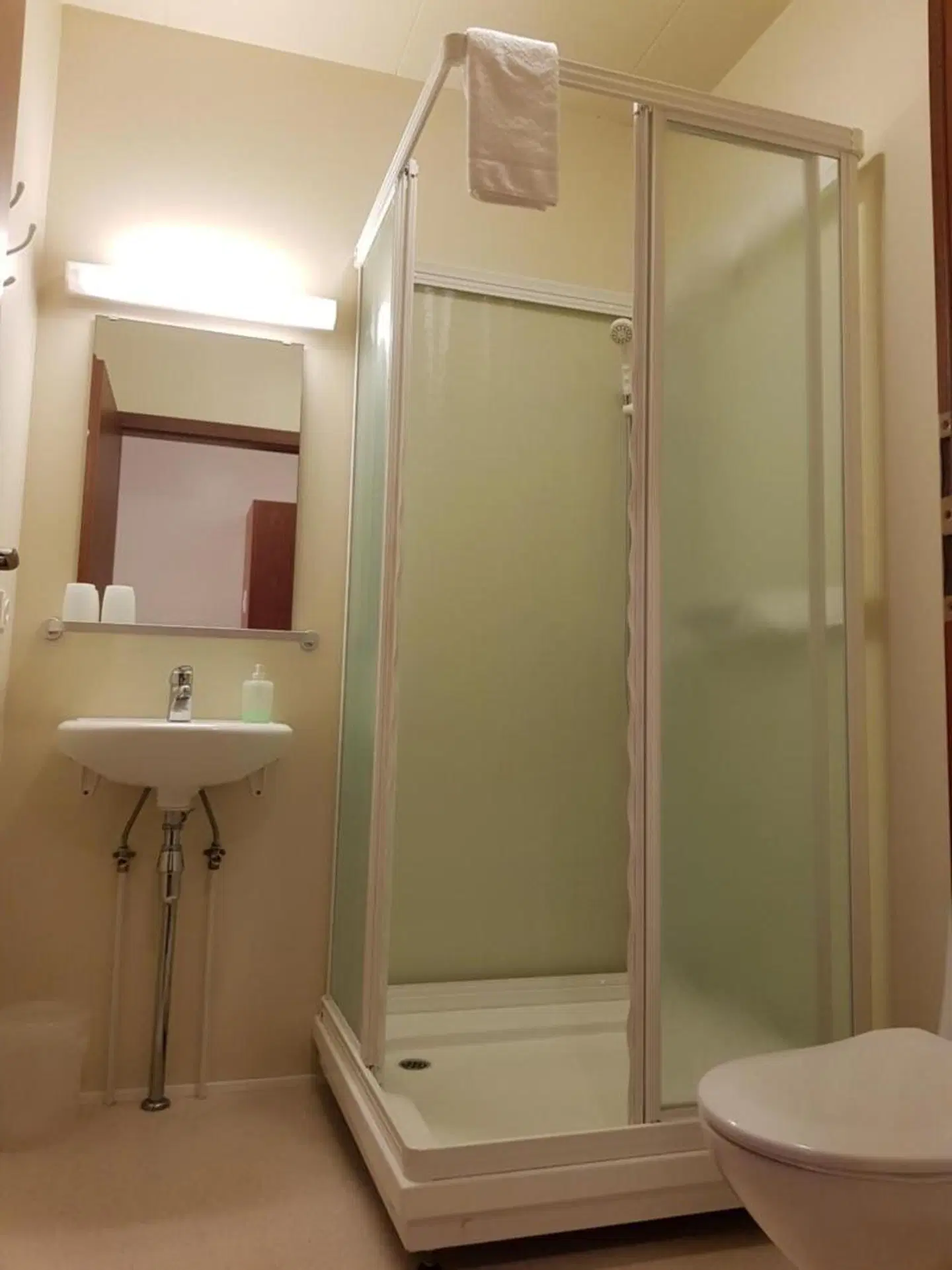Skipalaekur Guesthouse Badezimmer