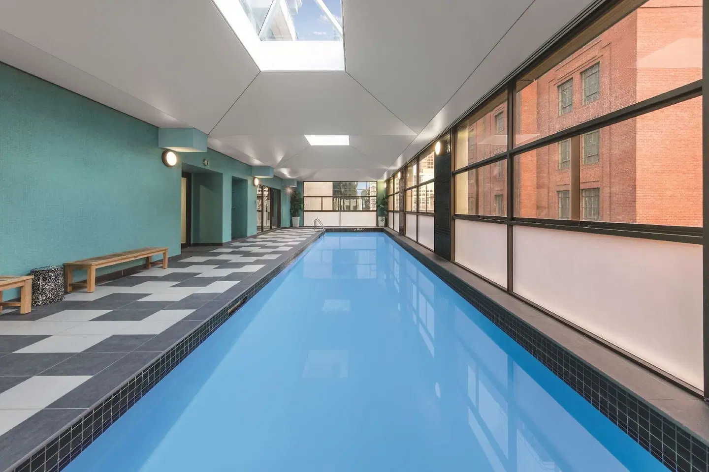 Adina Melbourne Hallenbad