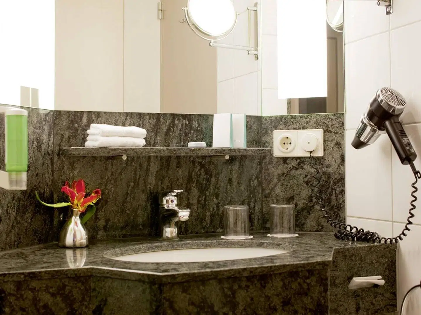 Mövenpick Hotel 's-Hertogenbosch Badezimmer